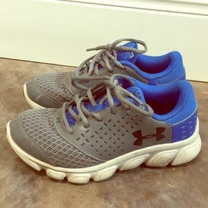 Under armour boy shoes size 1